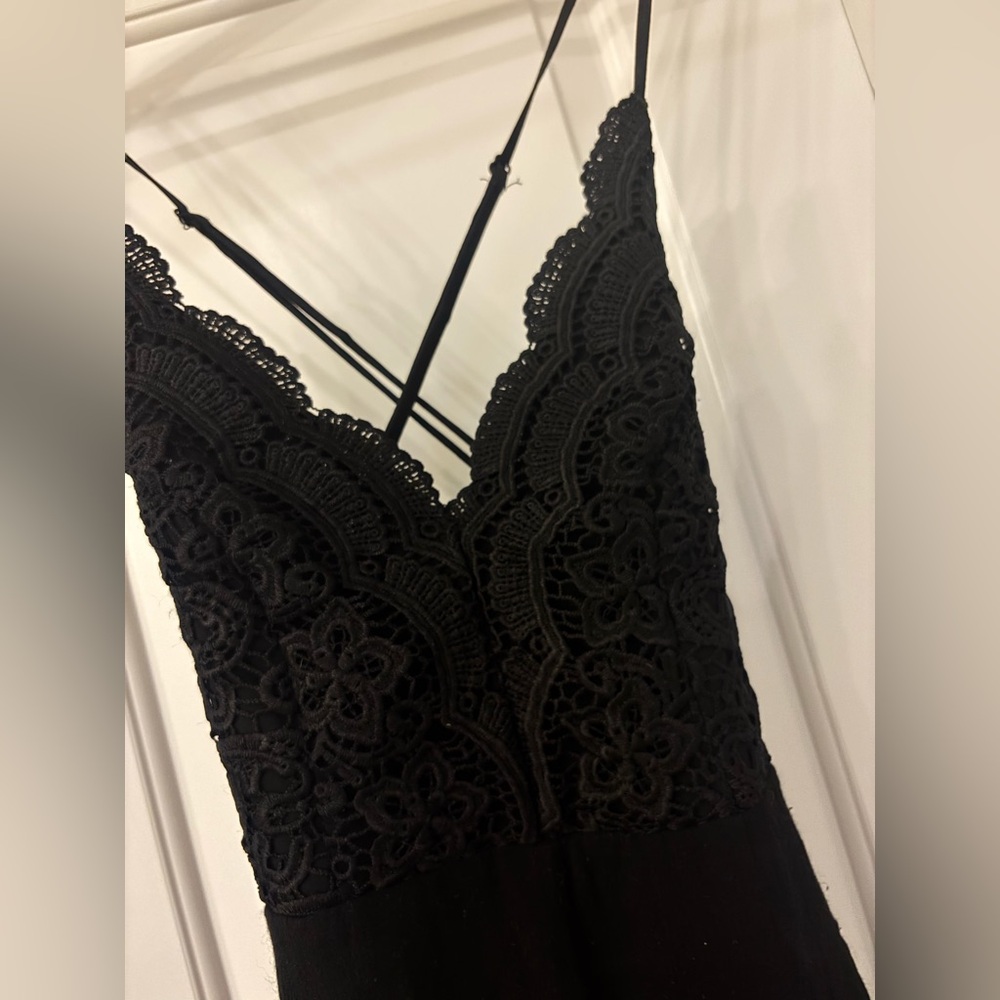 Lulu's Backless / Strappy Lace Romper